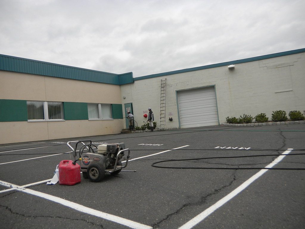 Commercial building exterior cleaning